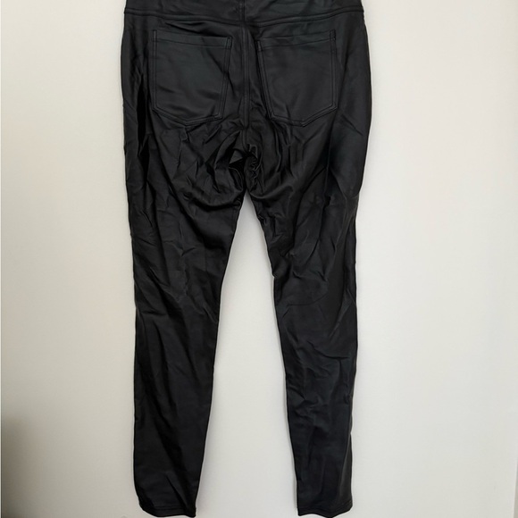 HUE Women's Sleek Black Leggings - Picture 4 of 10